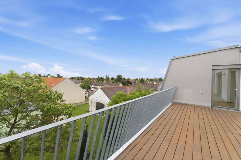 Helle 3-Zimmer-Dachgeschosswohnung mit großer Terrasse & Garage nahe Kagraner Platz / / 1220 Wien / Bild 6